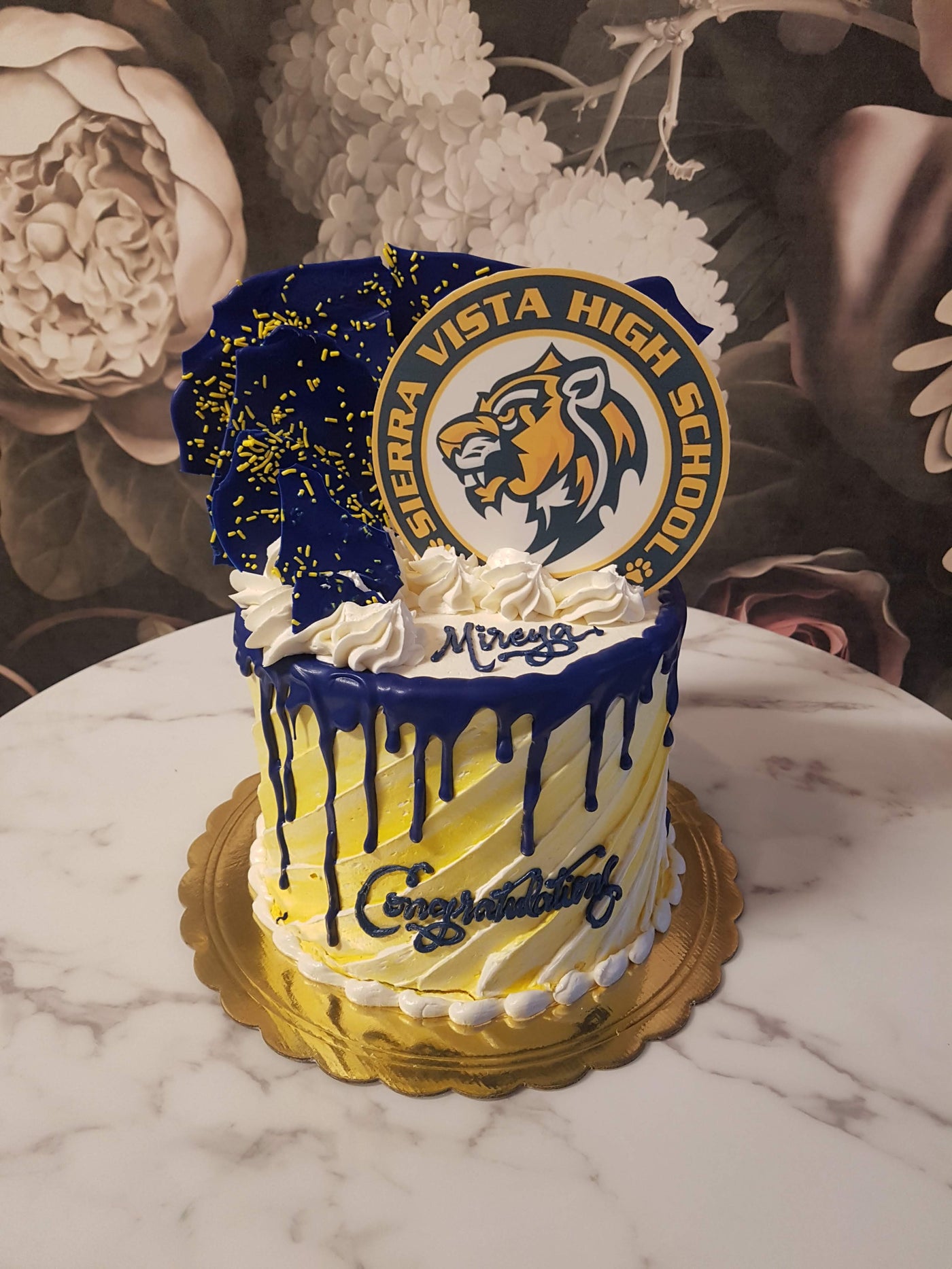 Class Act' Graduation Cake - Thunders Bakery