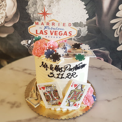 Vegas Casino King and Queen Wedding | Elopement Cake | Vegas Wedding